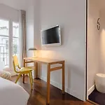 9hotel Opera